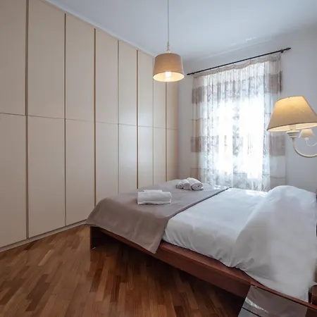 Benny Gold - Elegant Apartment Right Next To The Metro-3